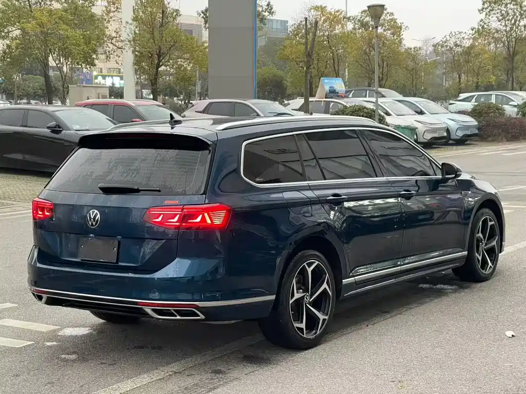 Volkswagen Passat Variant 2021 2.0T