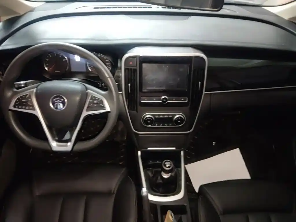 BYD MAX — миниатюра 10