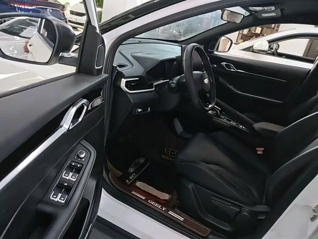 Geely Binyue — миниатюра 16