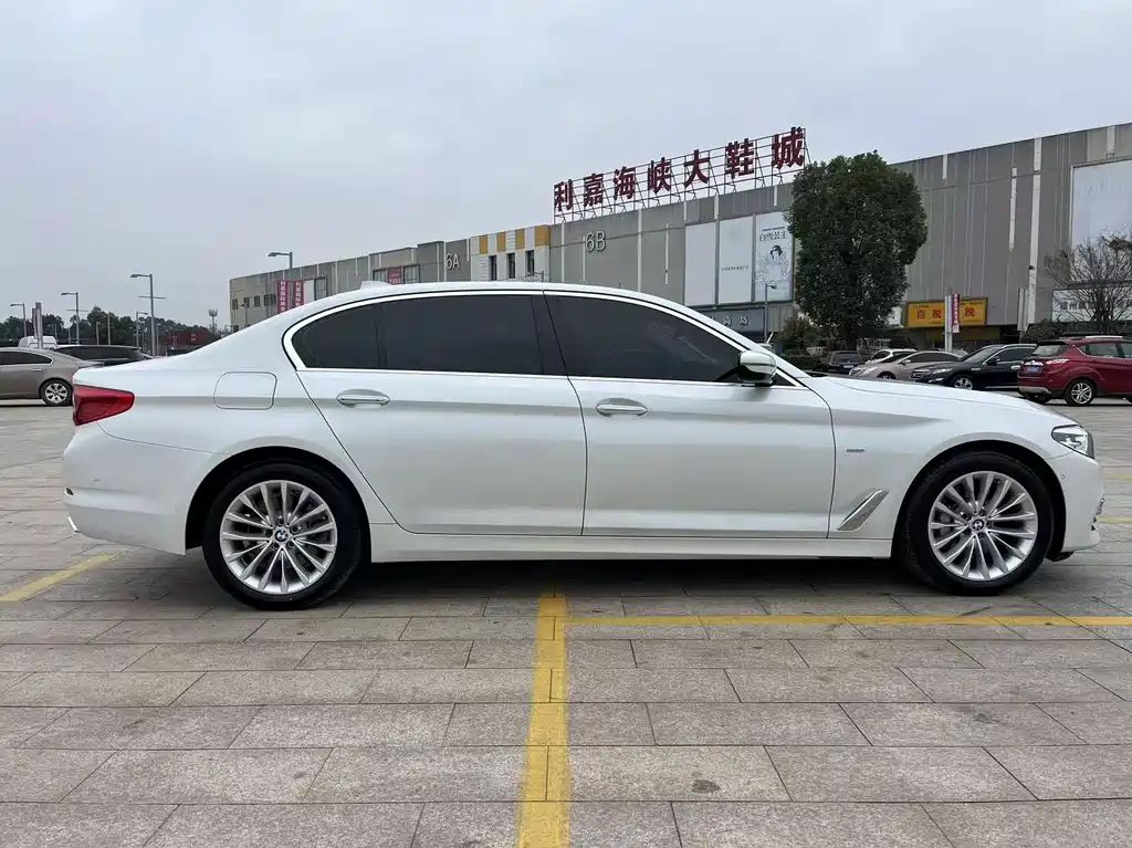BMW 5 SERIES