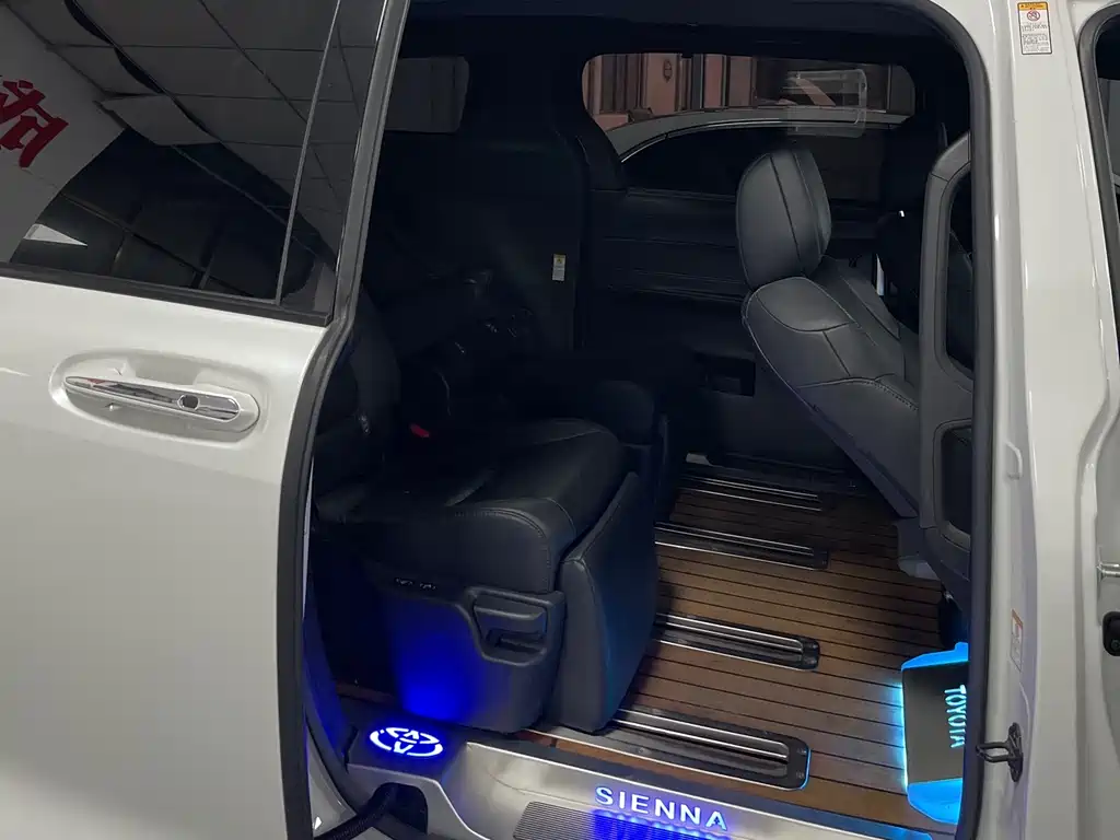 Toyota Sienna 2.5L Hybrid Supreme Edition, фото 7