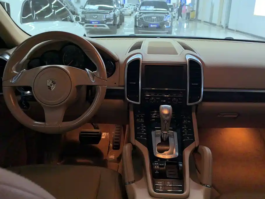 Porsche Cayenne — миниатюра 12