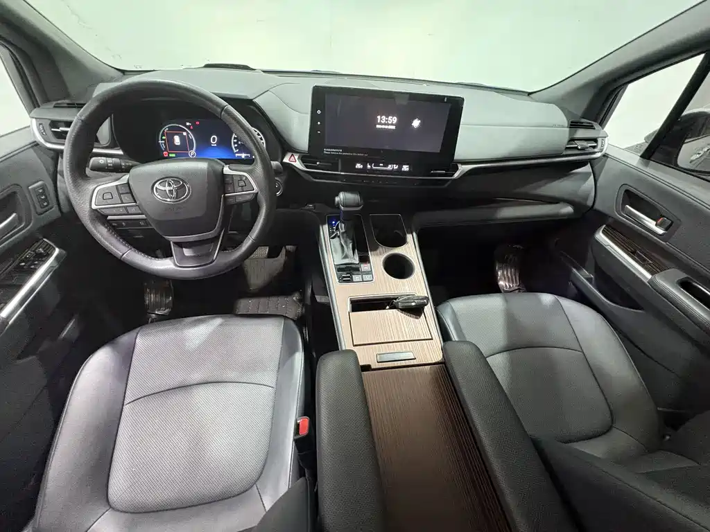 Toyota Granvia — миниатюра 5