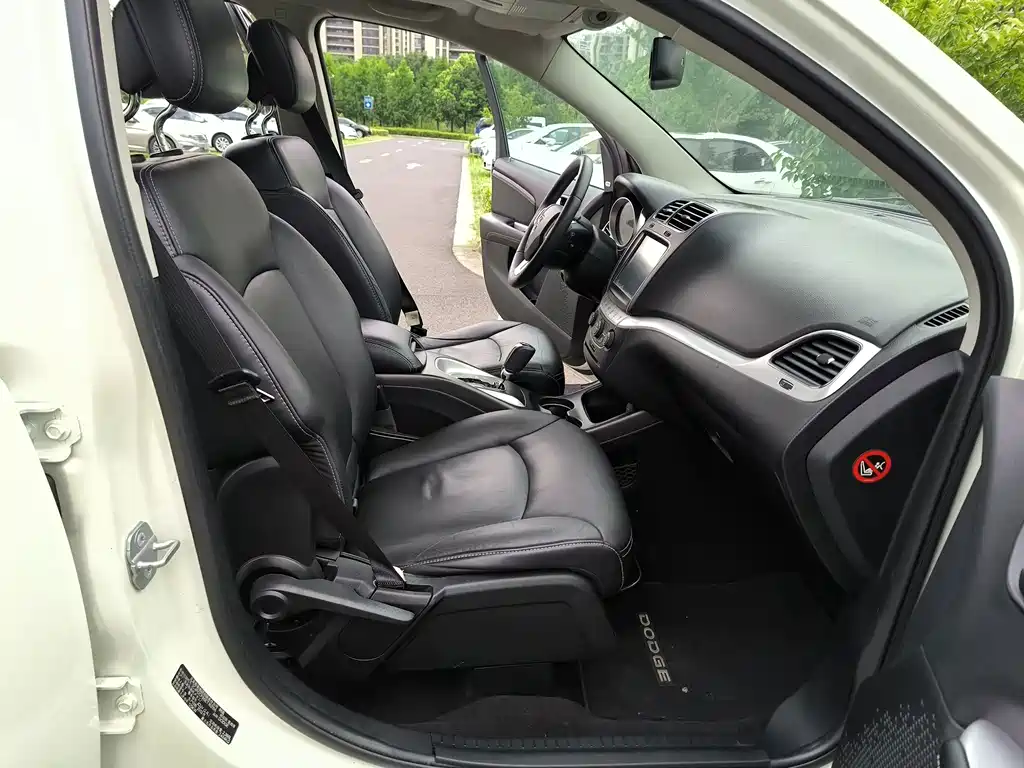 Dodge Journey — миниатюра 9