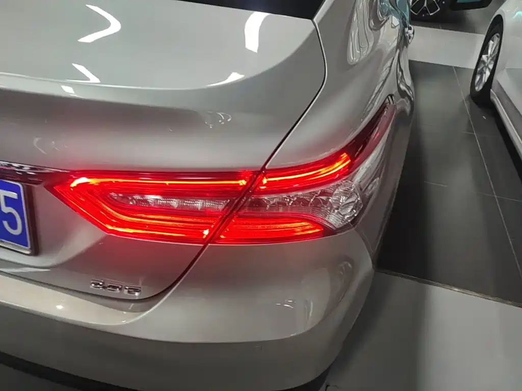 Toyota Camry — миниатюра 8