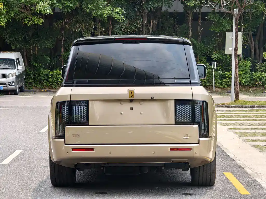 Yangwang U8 L
