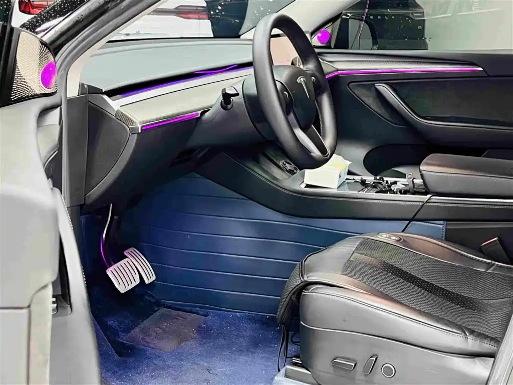 Tesla Model Y — миниатюра 10