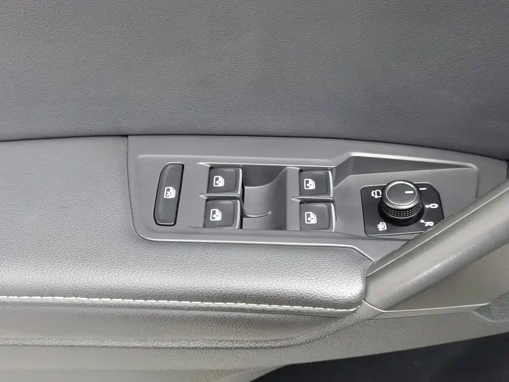 Volkswagen Tiguan L — миниатюра 9