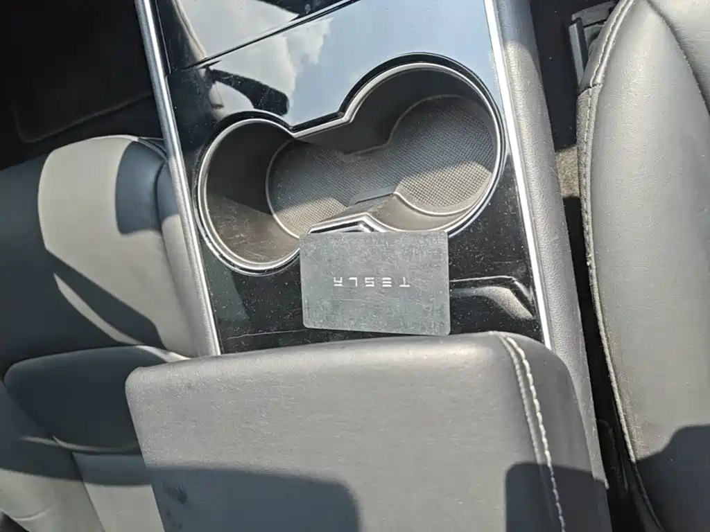 Tesla Model 3 — миниатюра 9