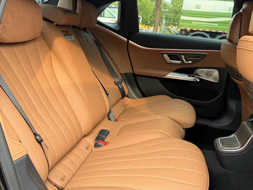 Mercedes-Benz E-Class — миниатюра 13