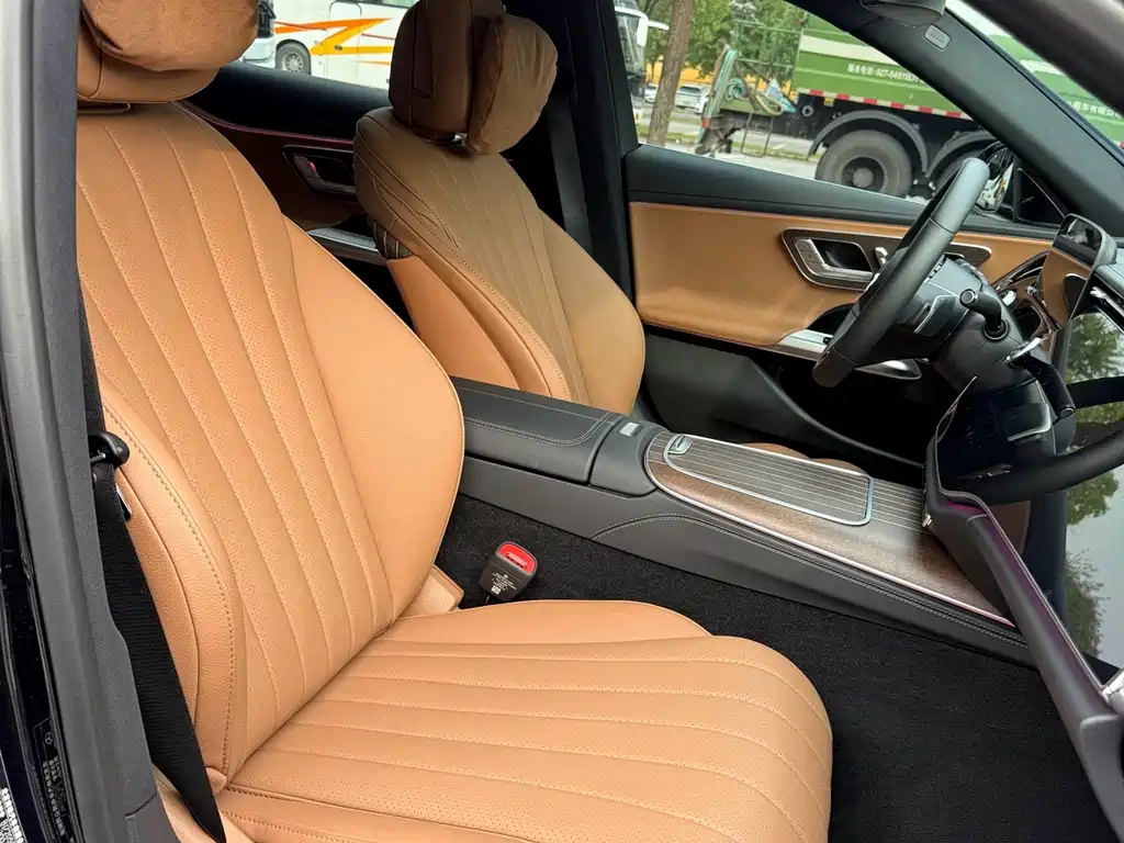 Mercedes-Benz E-Class — миниатюра 12