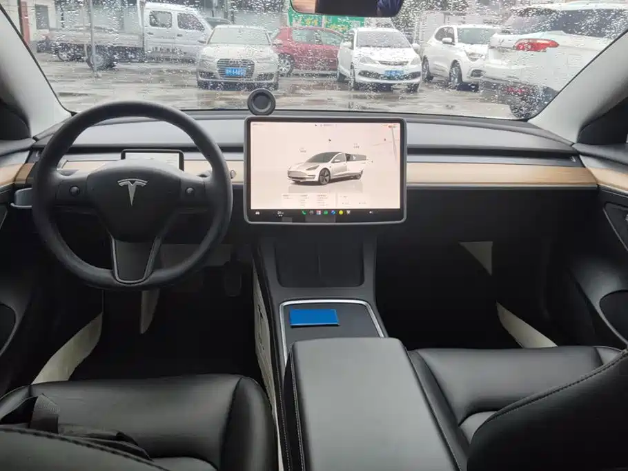 Tesla Model 3 — миниатюра 12