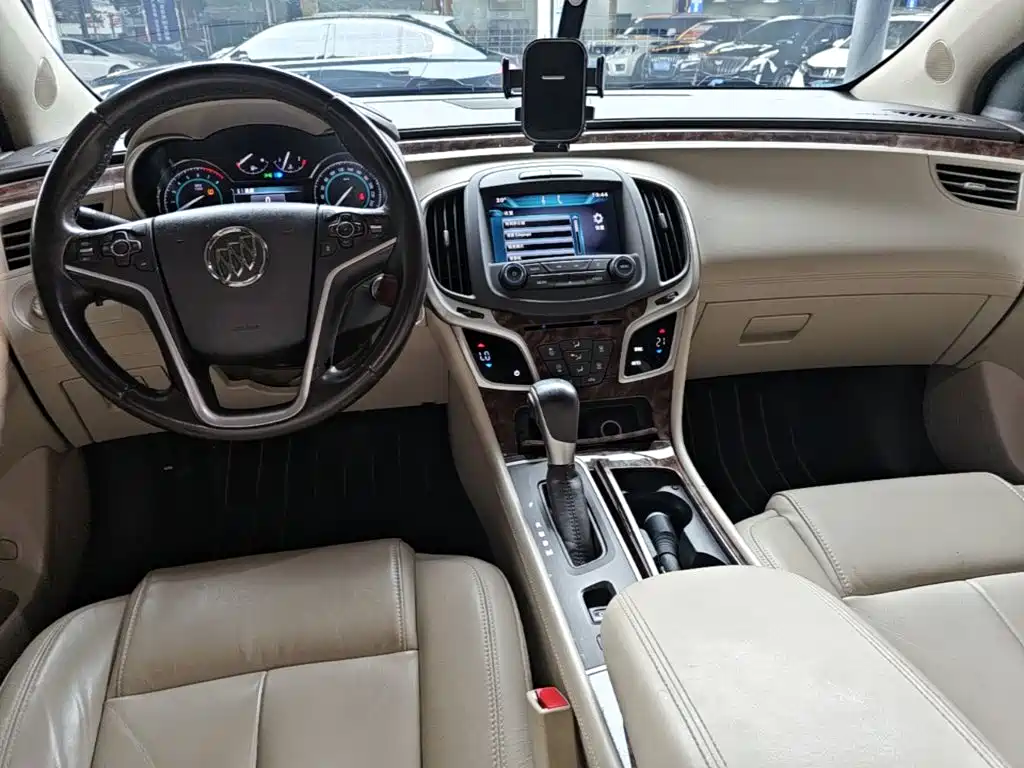 Buick LaCrosse — миниатюра 10