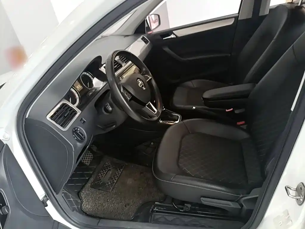 Skoda Rapid — миниатюра 15