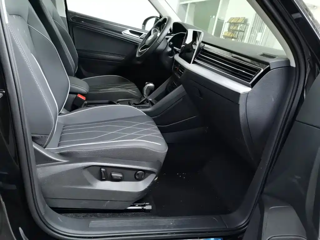 Volkswagen Tiguan L — миниатюра 25