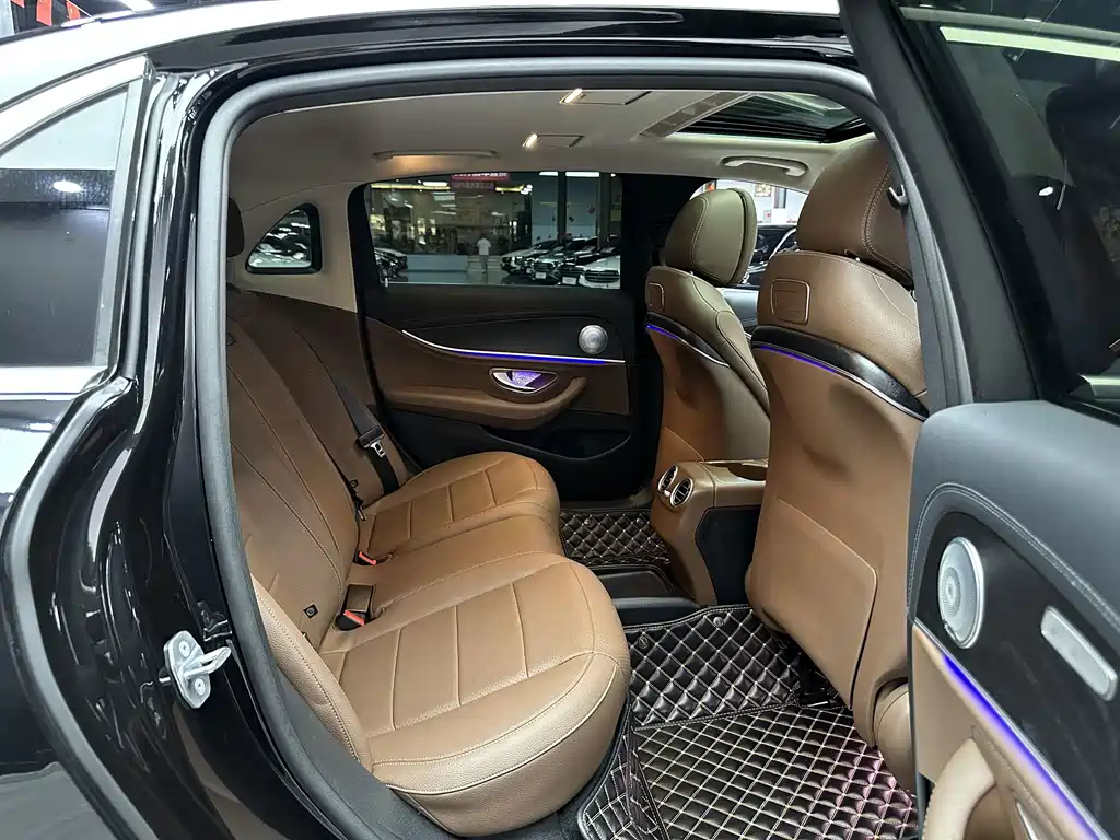 Mercedes-Benz E-Class — миниатюра 6
