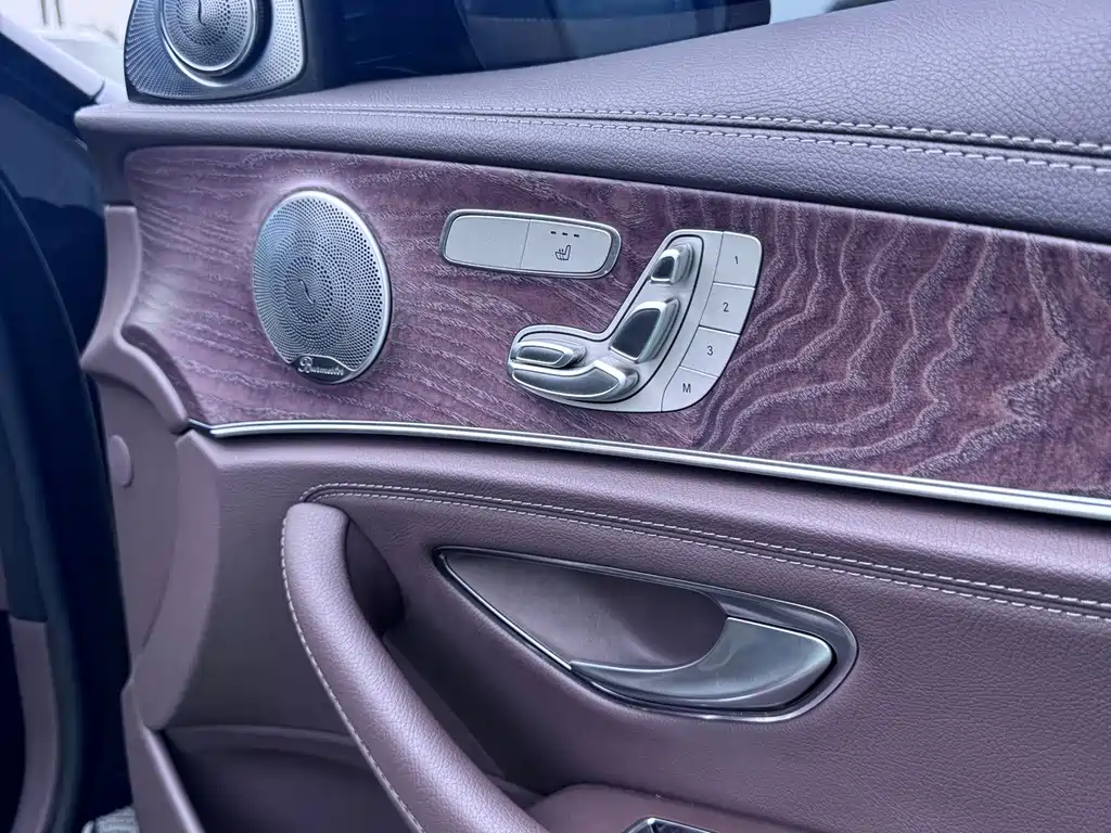 Mercedes-Benz E-Class — миниатюра 11