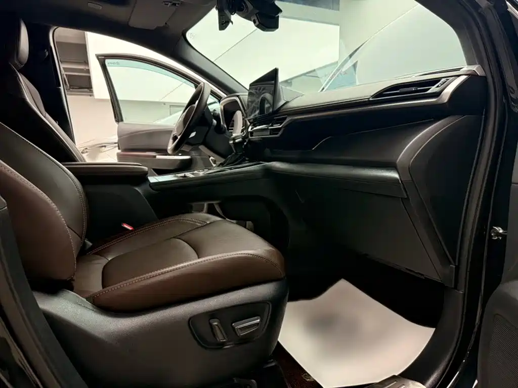 Toyota Granvia — миниатюра 5