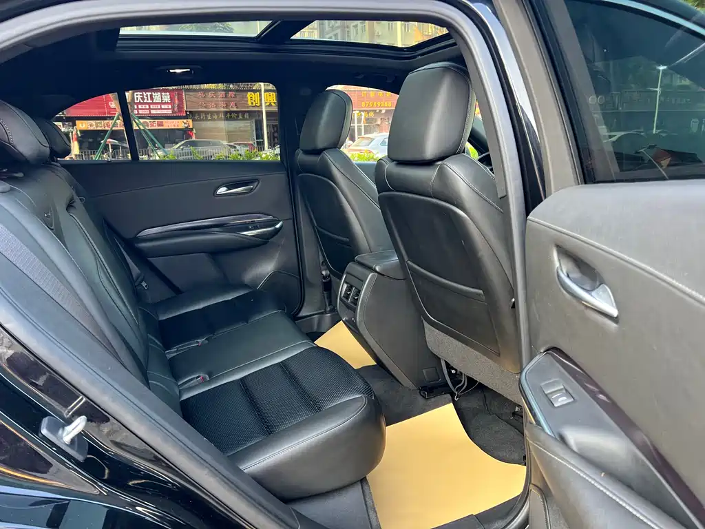 CADILLAC XT4