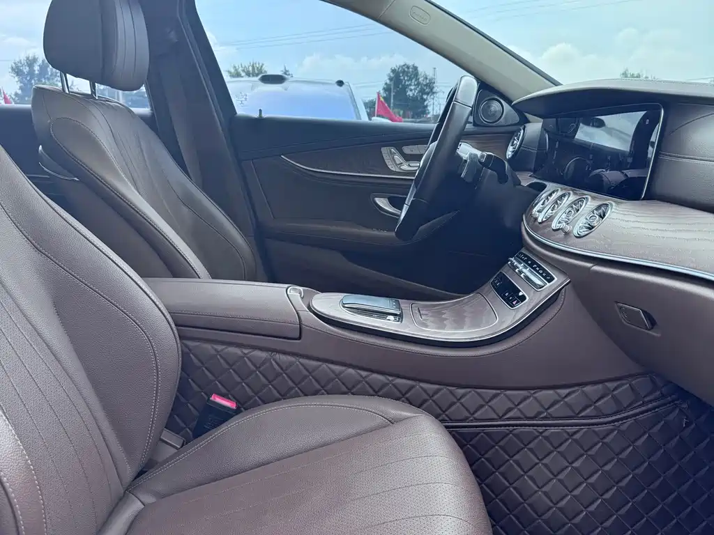 Mercedes-Benz E-Class — миниатюра 13