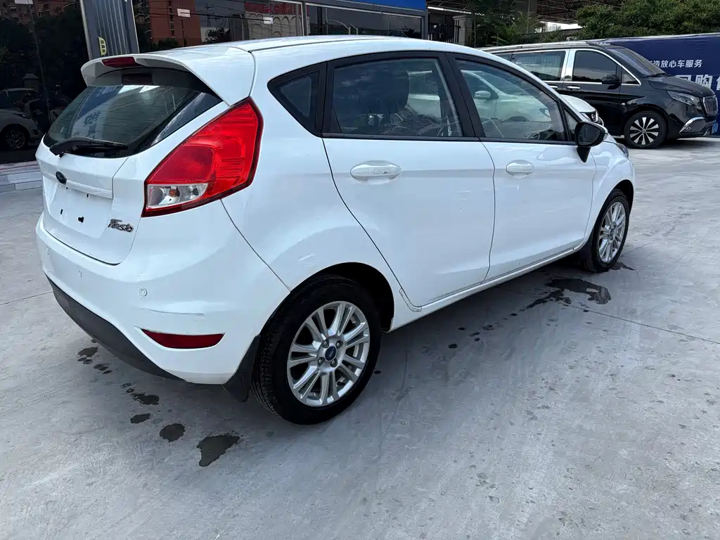 Ford Fiesta 2013 1.5L AT Fashion