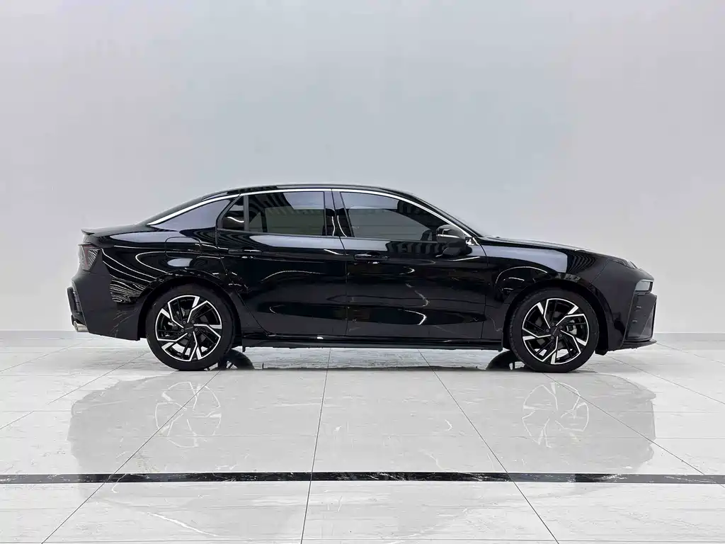 Lynk & Co 03 — миниатюра 8