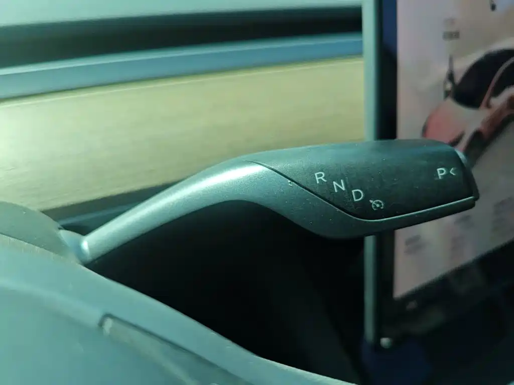Tesla Model Y — миниатюра 14