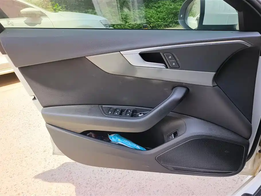Audi A4L 2019 40 TFSI VI