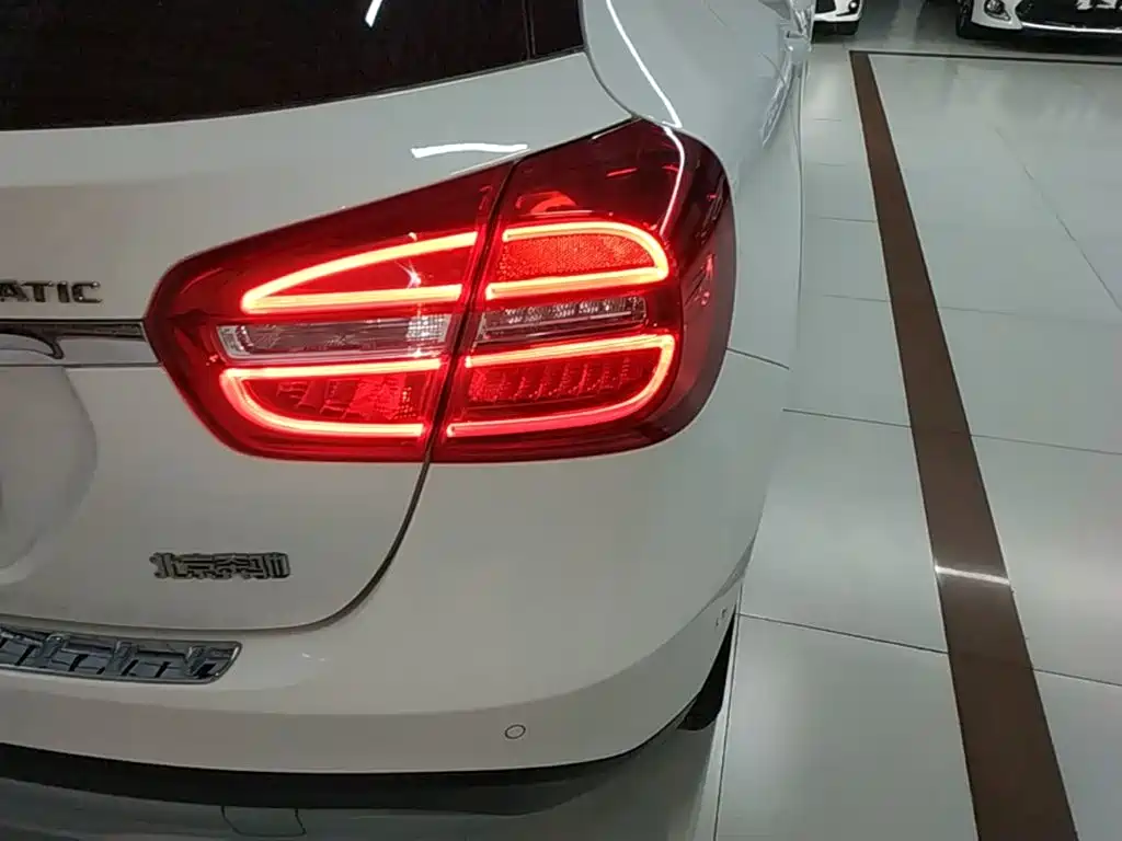 Mercedes-Benz GLA — миниатюра 8