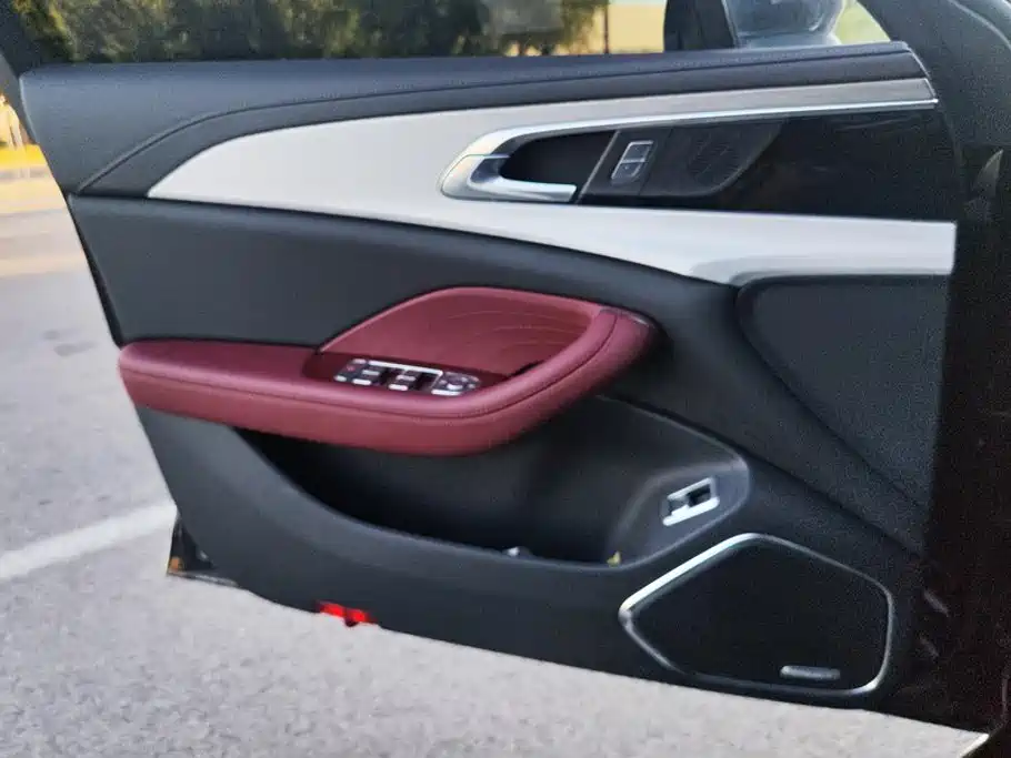 Hongqi Hongqi H5 — миниатюра 7