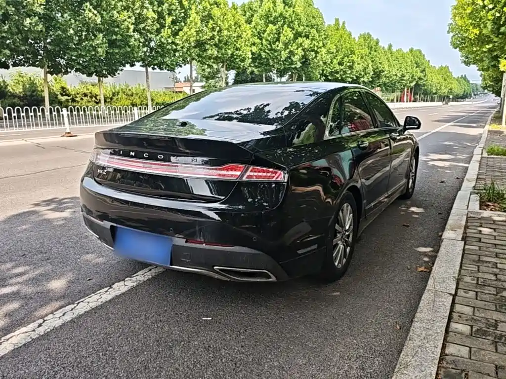 Lincoln MKZ 2017 2.0T Premium
