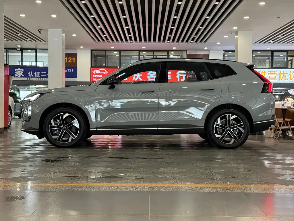 Volvo XC70 PHEV — миниатюра 5