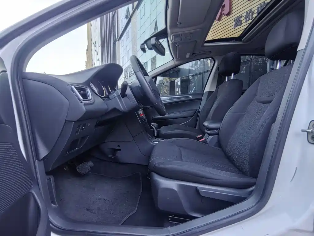 Peugeot 308 — миниатюра 7