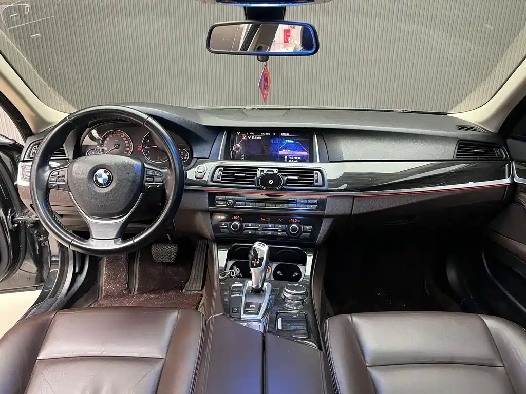 BMW 5 Series — миниатюра 7