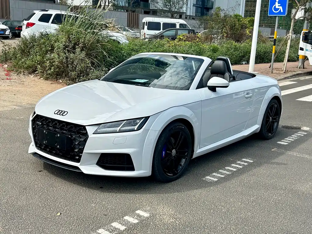 AUDI TT