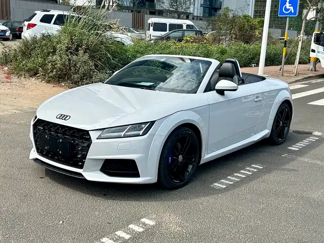 AUDI TT