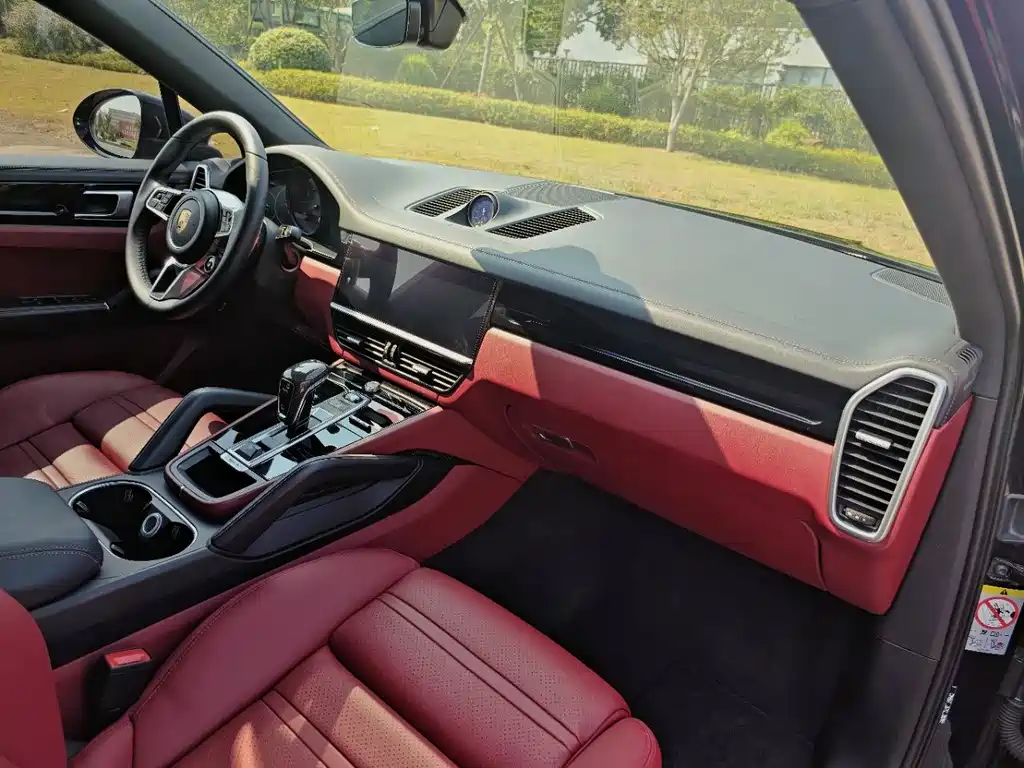 Porsche Cayenne — миниатюра 13