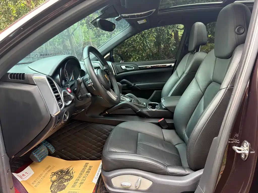 Porsche Cayenne — миниатюра 5