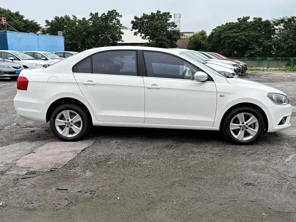 Volkswagen Jetta 2015 1.6L AT Luxury