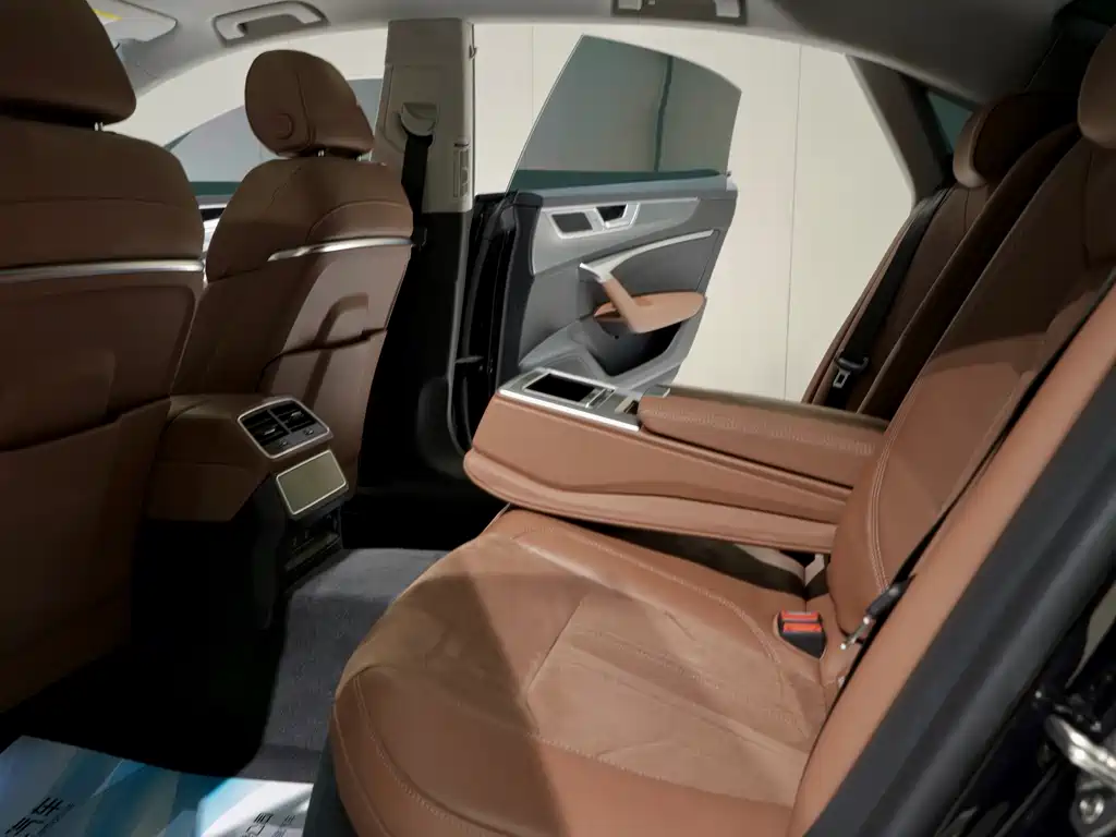 Audi A7L — миниатюра 13