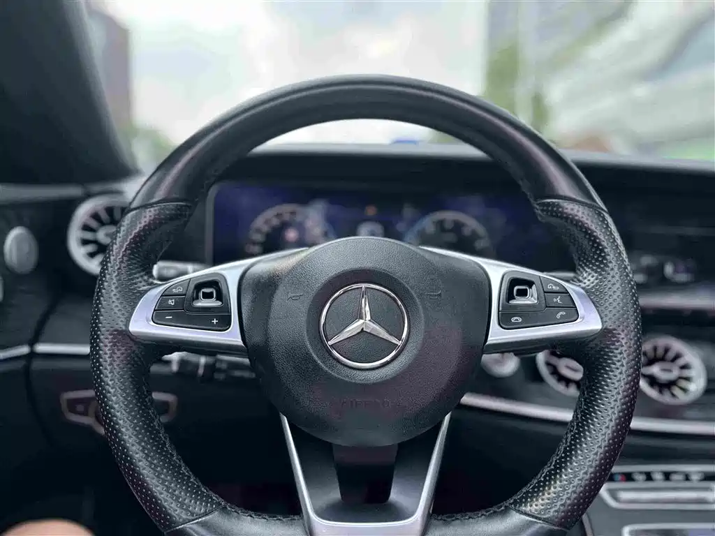 Mercedes-Benz E-Class (Import) — миниатюра 13