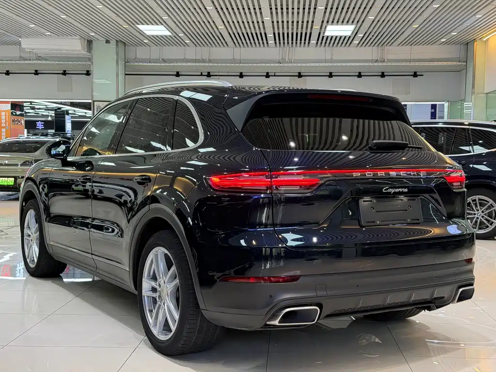 Porsche Cayenne — миниатюра 10