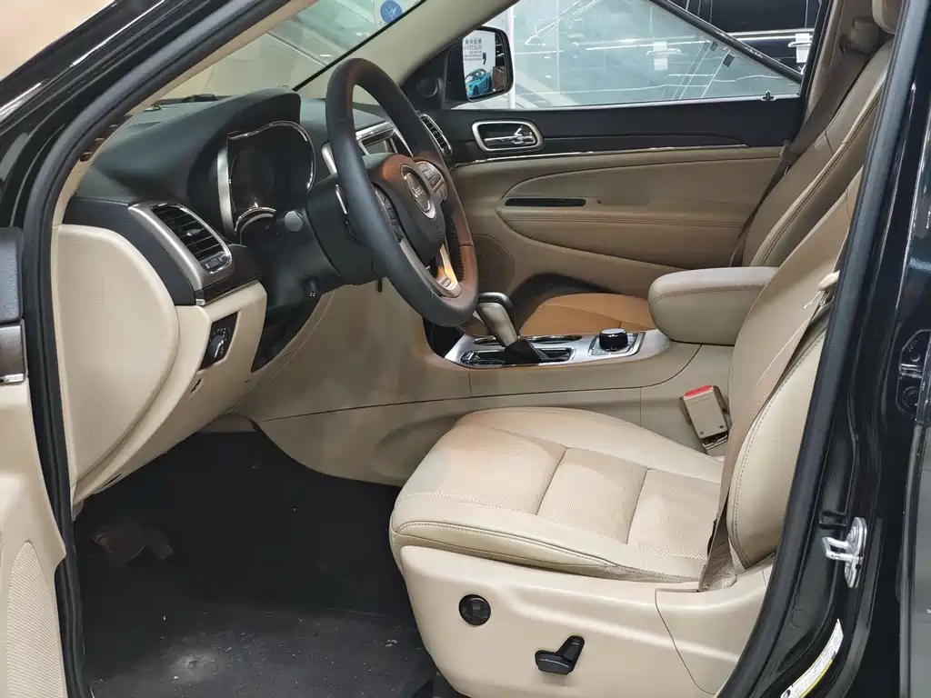 Jeep Grand Cherokee (Import) — миниатюра 10