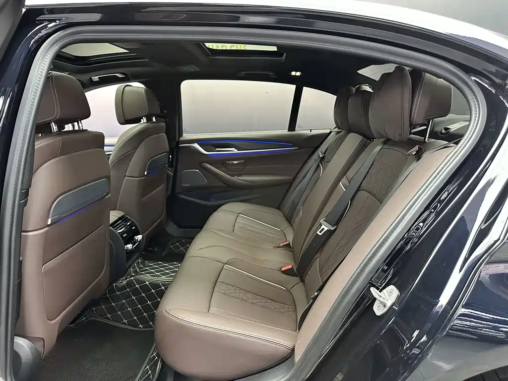BMW 5 Series — миниатюра 8