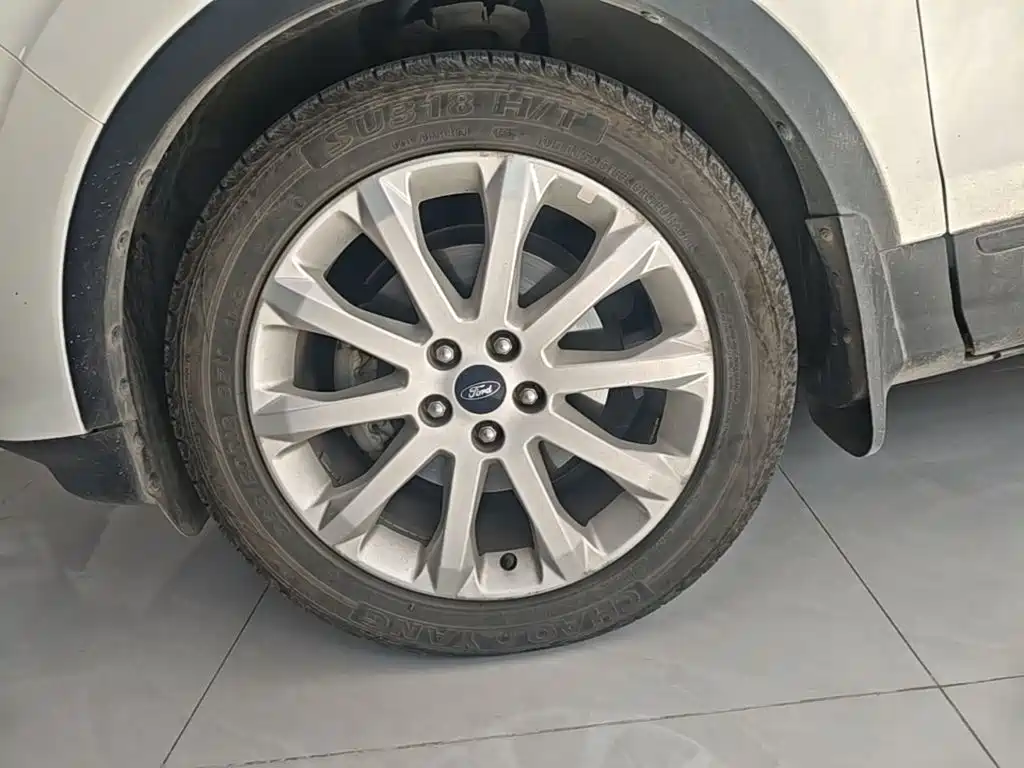 Ford Kuga — миниатюра 23