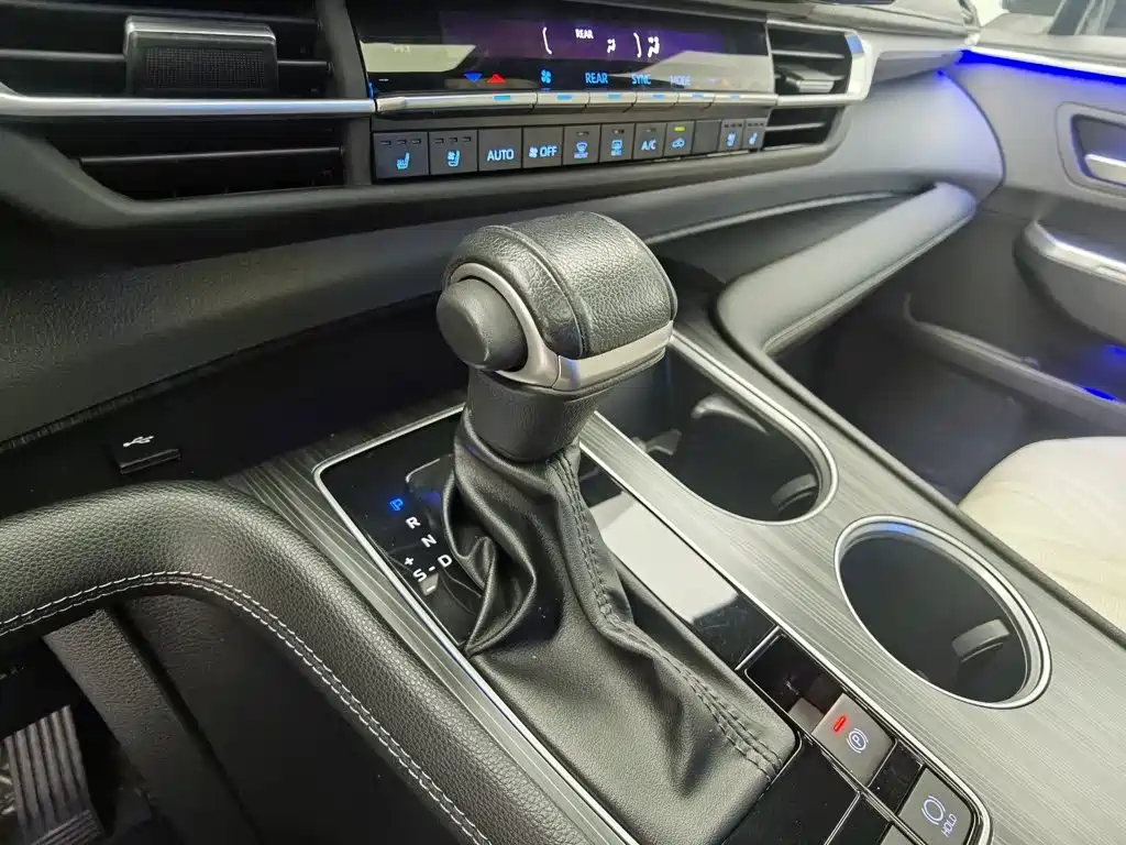 Toyota Sienna — миниатюра 13