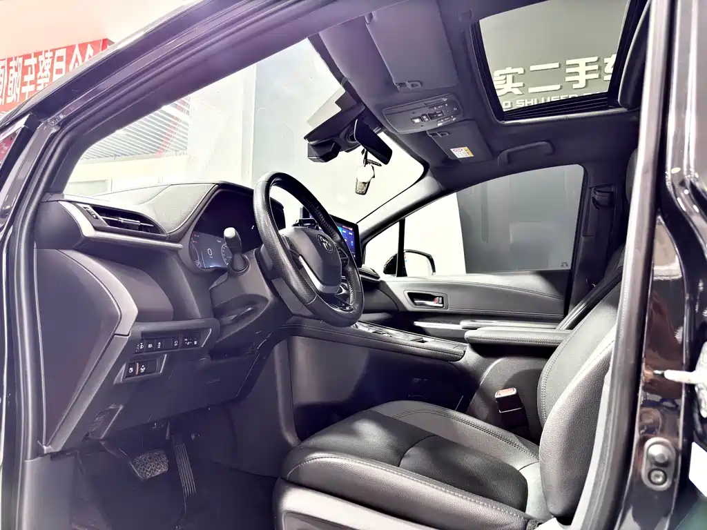 Toyota Sienna — миниатюра 10