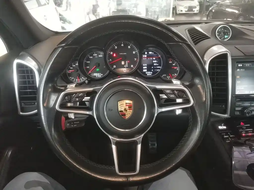 Porsche Cayenne — миниатюра 11