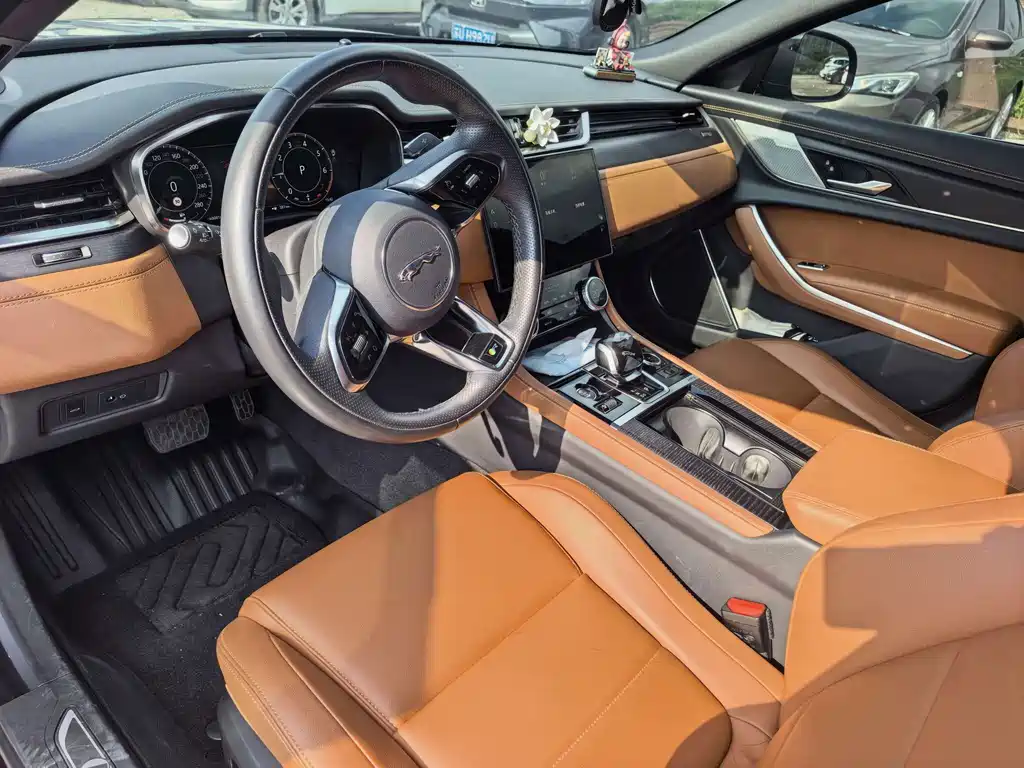 Jaguar XFL — миниатюра 5