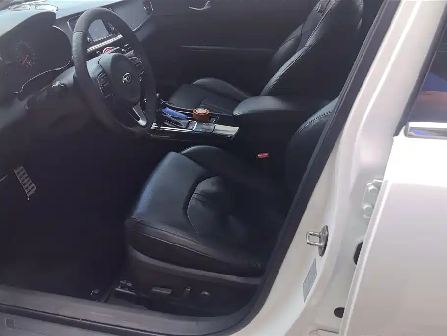 Kia K5 2016 2.0L AT LUX